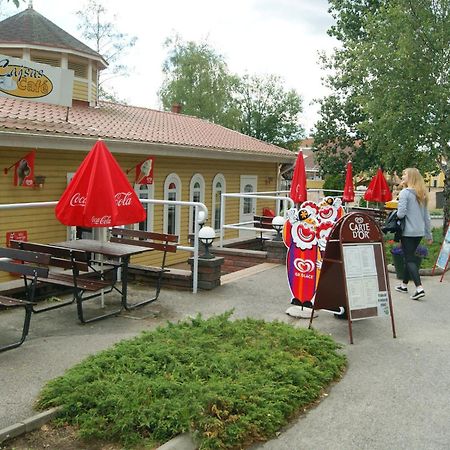 Hotel Bjoerkbackens Stugby I Vimmerby Exterior foto